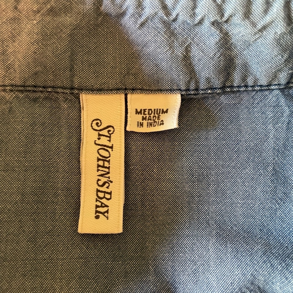 St. John's Bay Blue Chambray Button-Down Cotton Shirt M - Picture 8 of 9